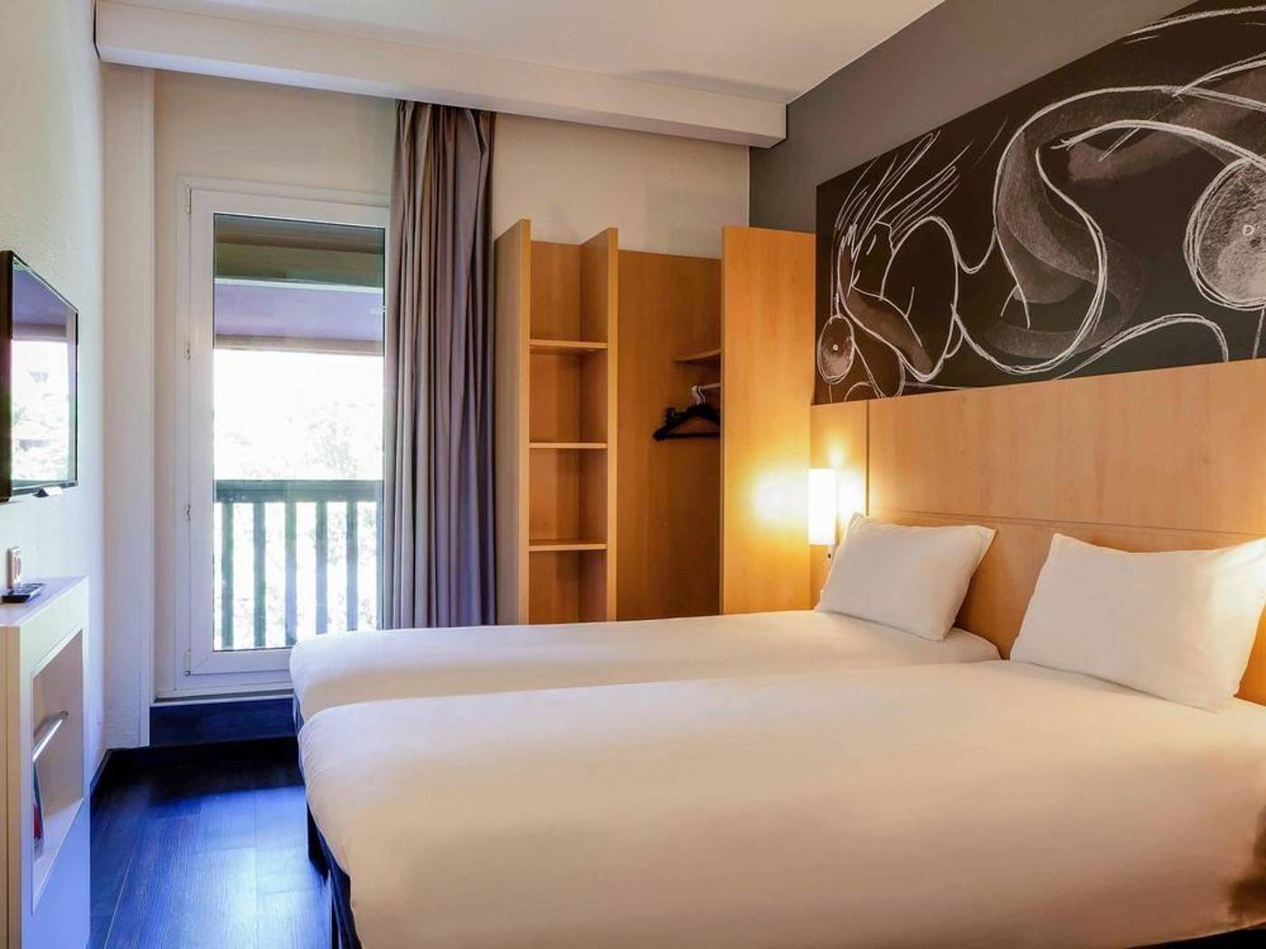 Ibis Annecy Centre Vieille Ville-France-Annecy-General view-10