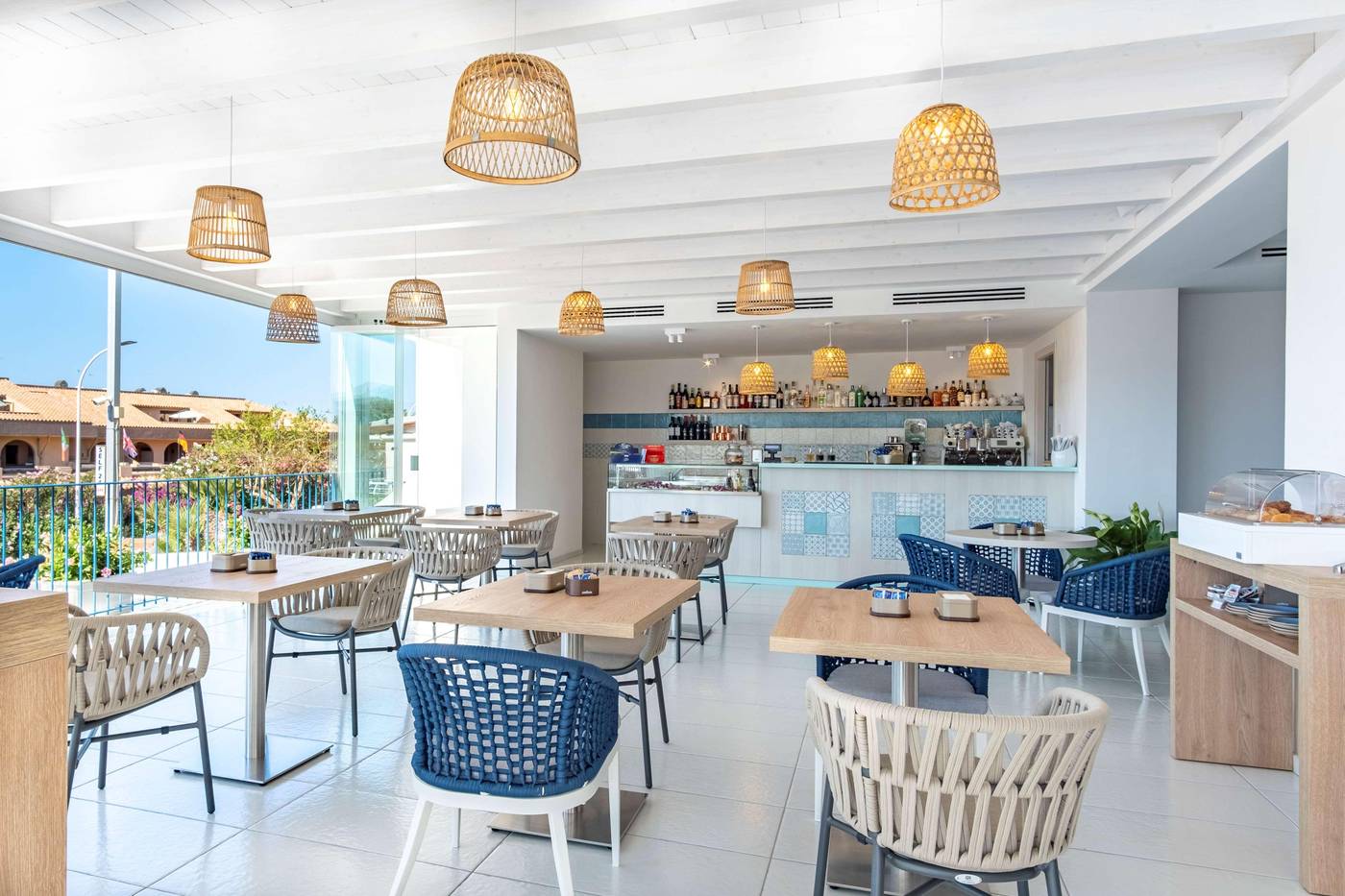 Best-Western-Hotel-Blumarea-Bar-37