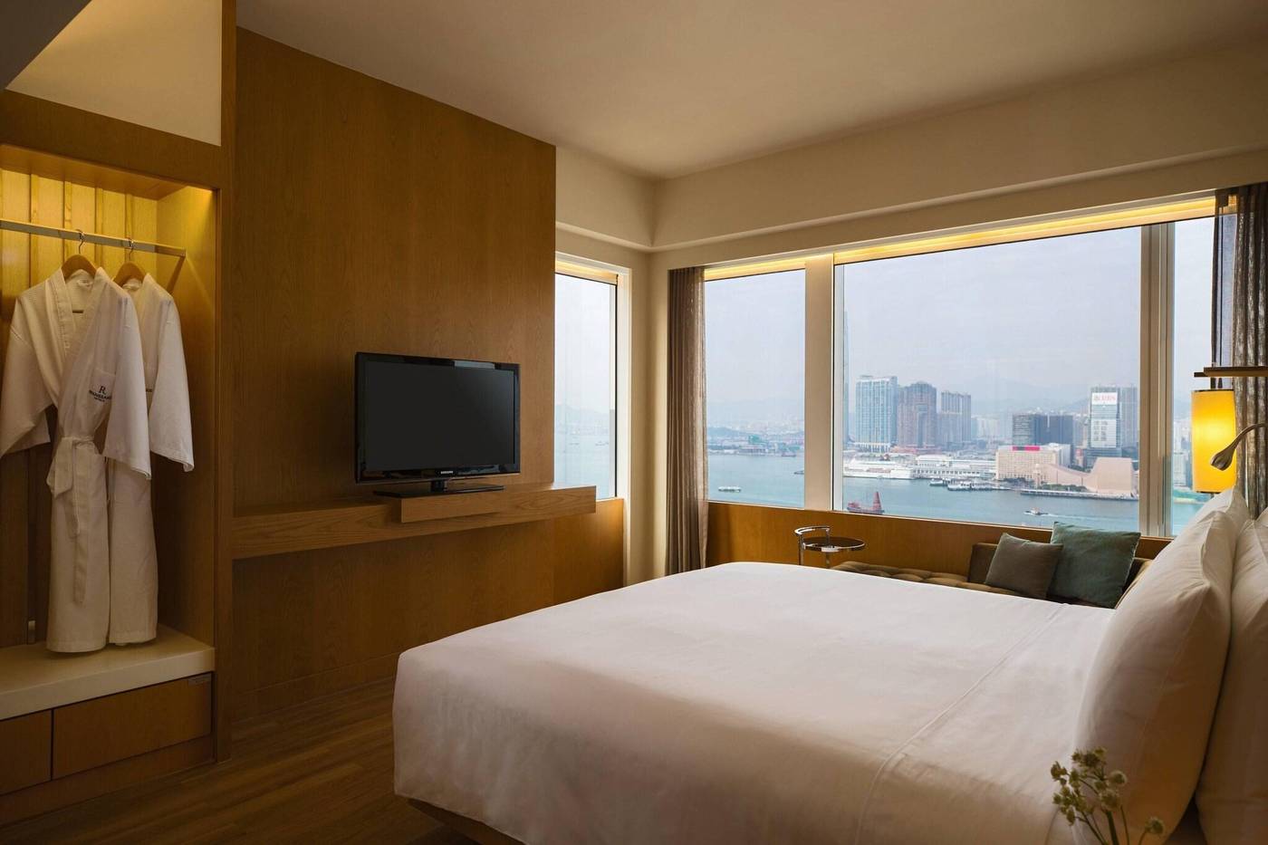 Renaissance-Hong-Kong-Harbour-View-Hotel-Room-34
