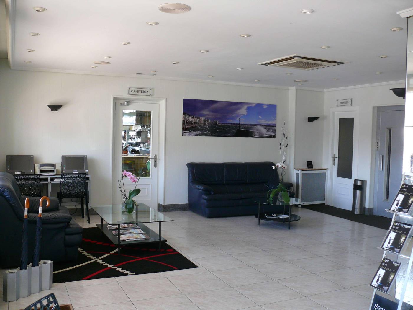 Los Angeles-Spain-BOO DE GUARNIZO-Lobby-6