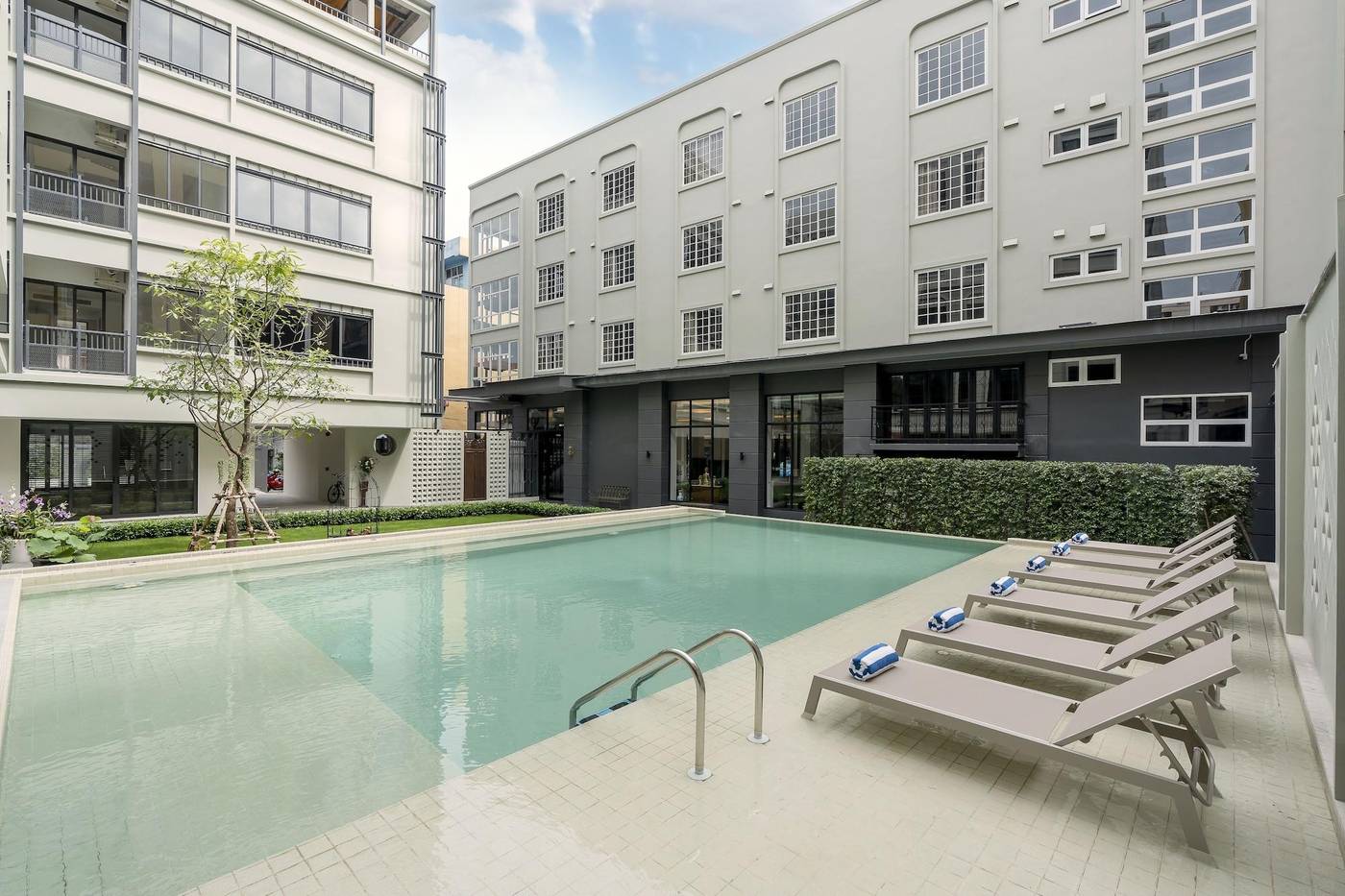 Pranakorn-Heritage-Hotel-Sports-and-Entertainment-1