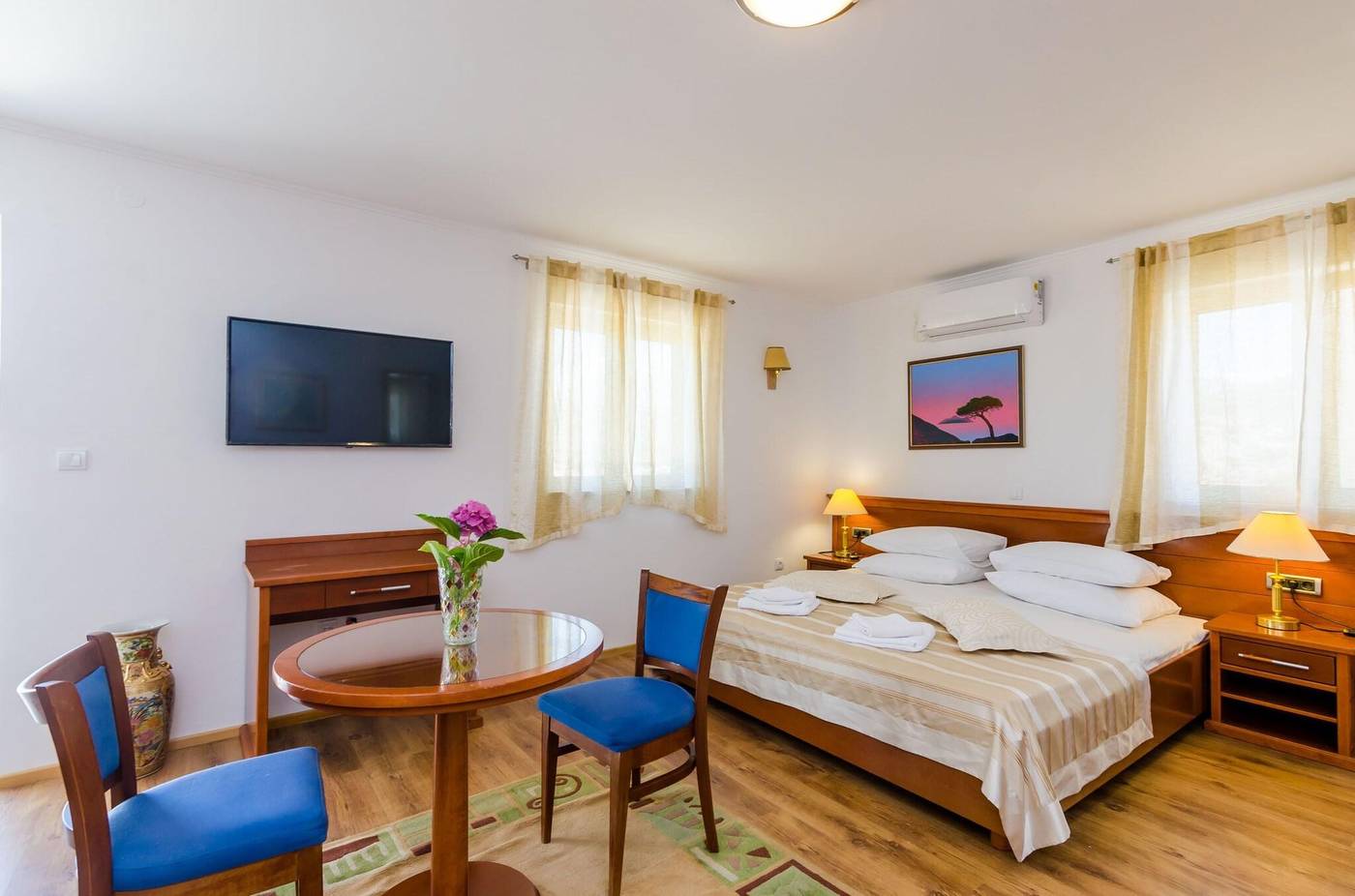 Apartments---Rooms-V-M-Room-28