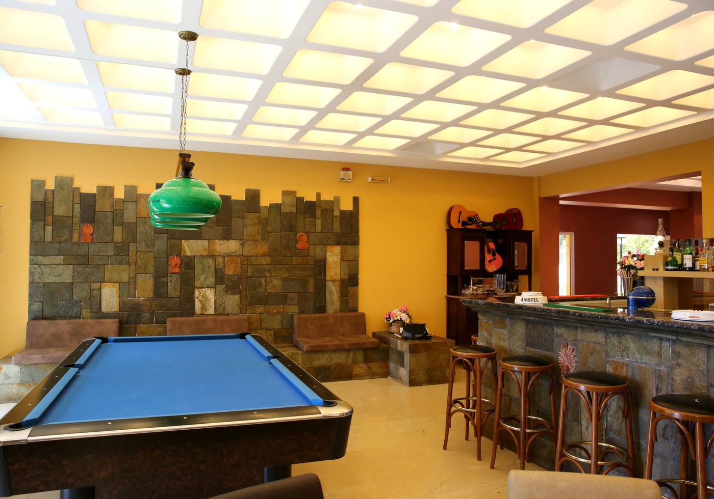 Hotel-Sunrise-Inn-Bar-82