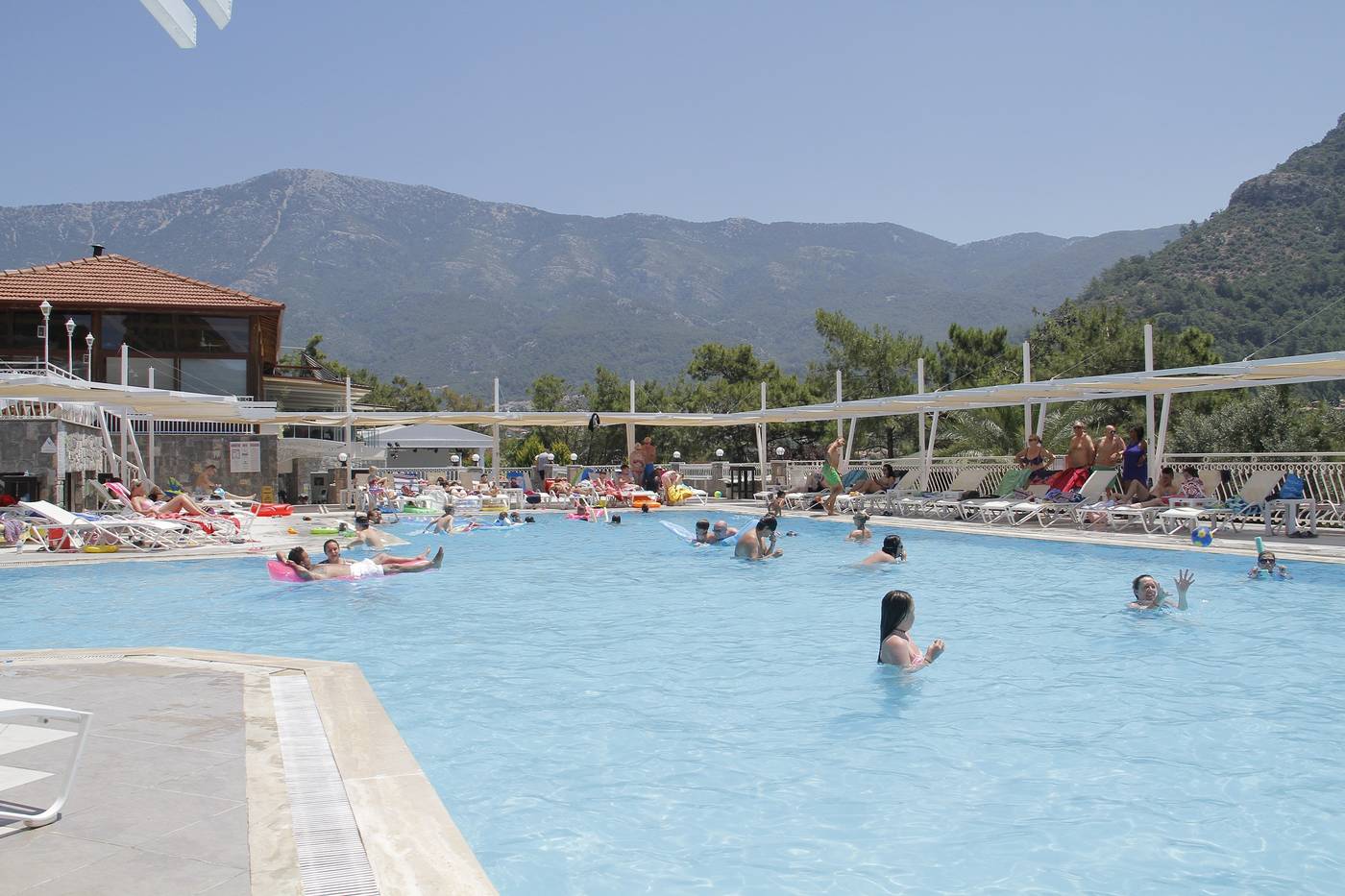 Nicholas-Park-Hotel-Pool-2