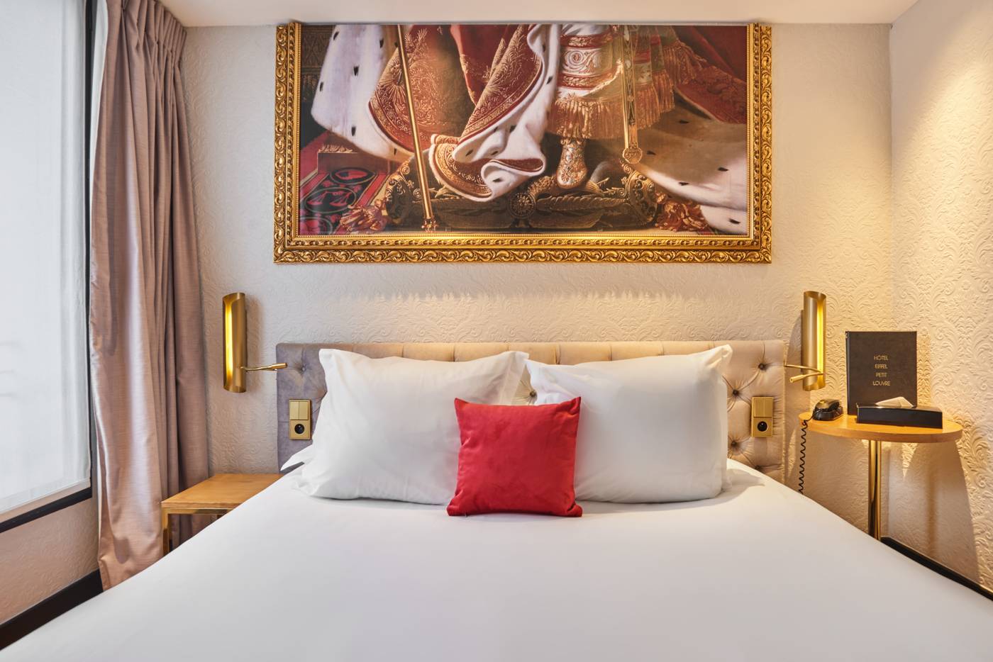 Hotel-Eiffel-Petit-Louvre-Room-26
