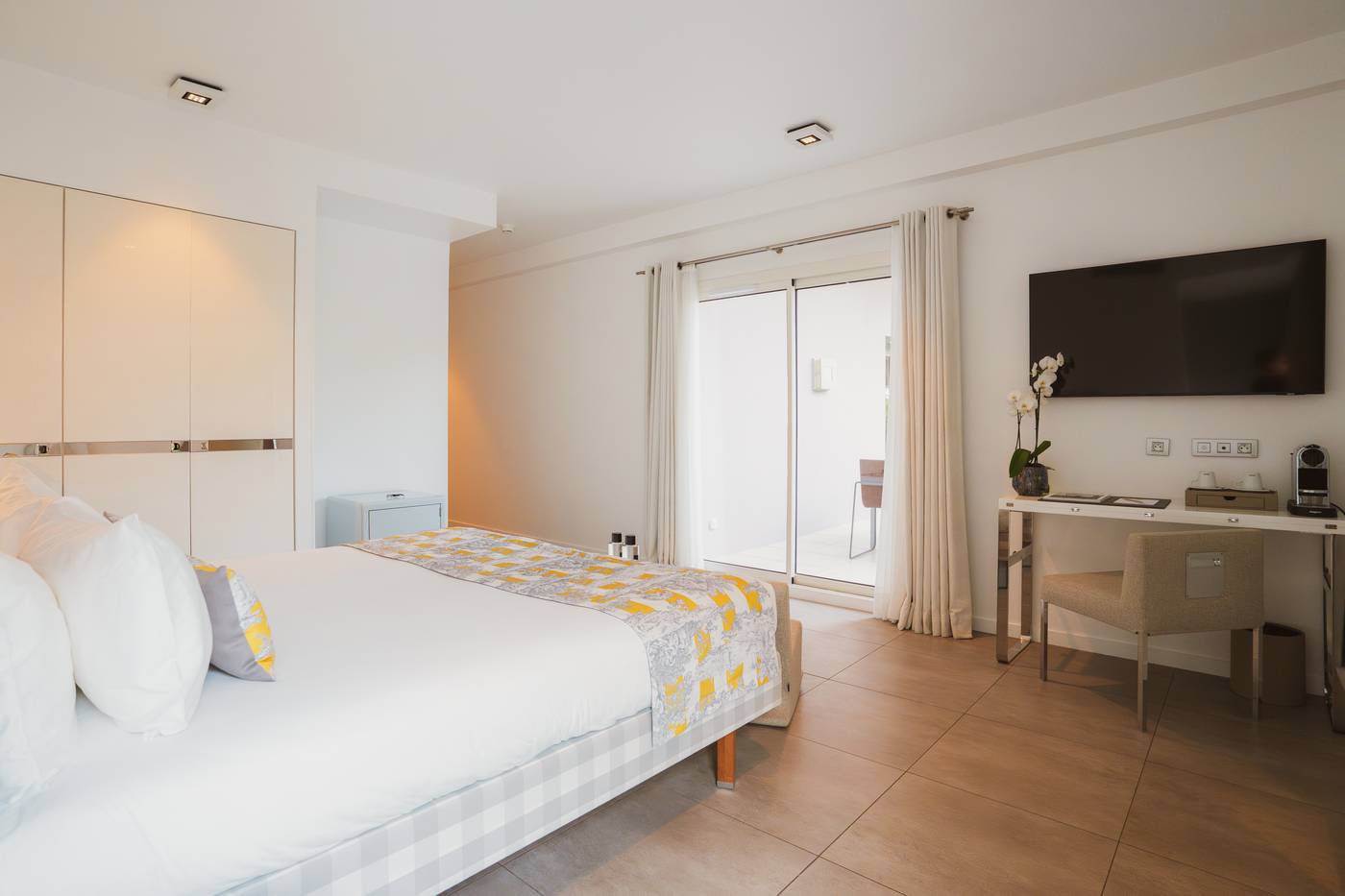 Kube-Hotel-St-Tropez-Room-45