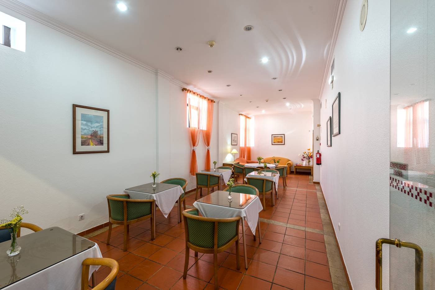 Hotel-Residencial-Colina-do-Mar-Restaurant-7