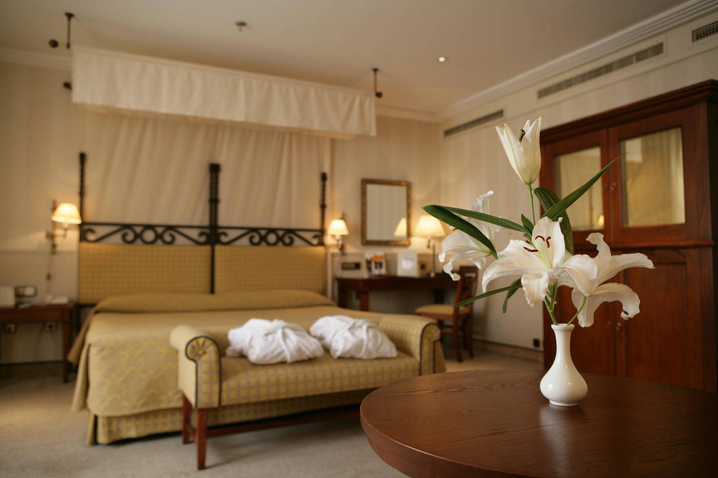 Courtyard-Madrid-Princesa-Room-51