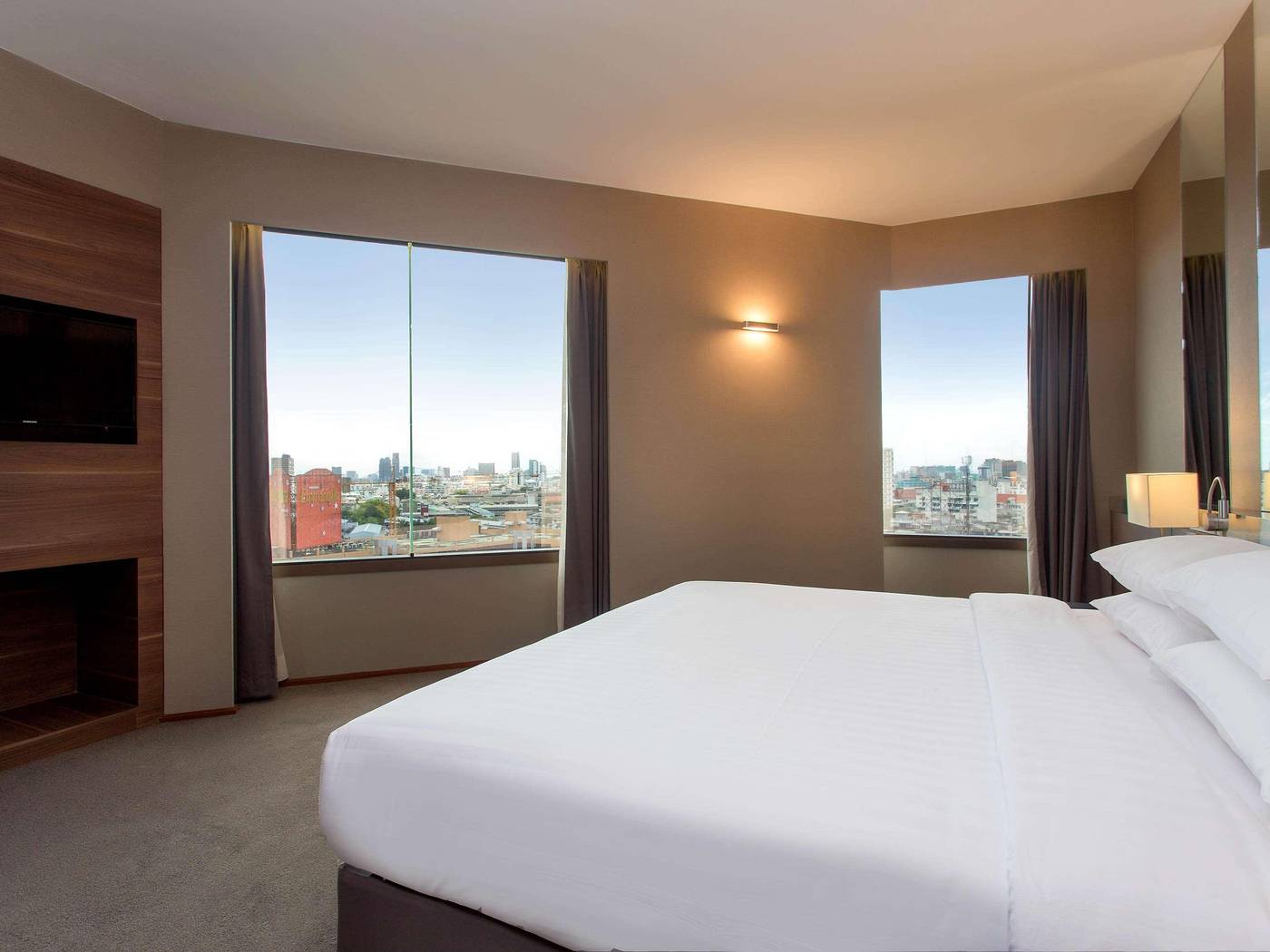 Swissotel-Bangkok-Ratchada-Room-25