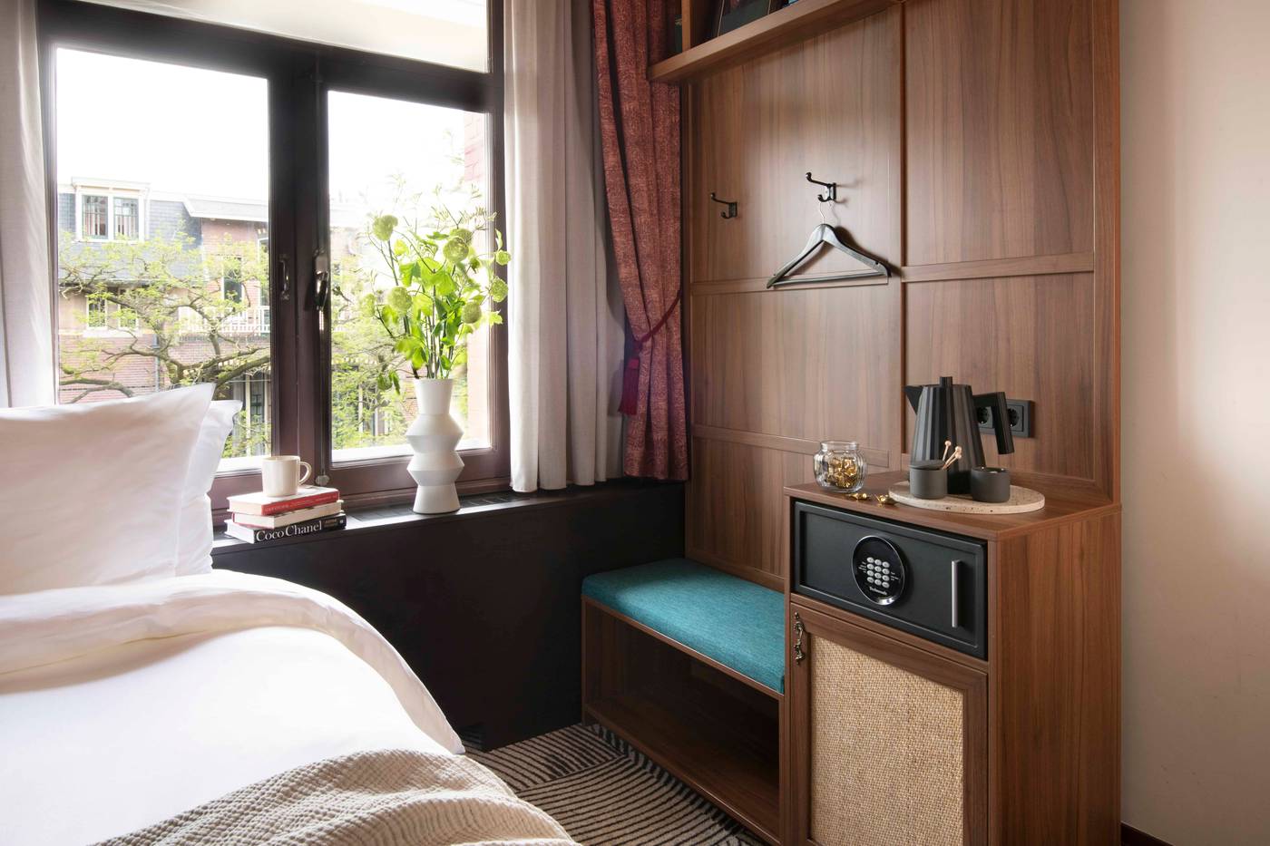 Jan-Luyken-Amsterdam-Room-22