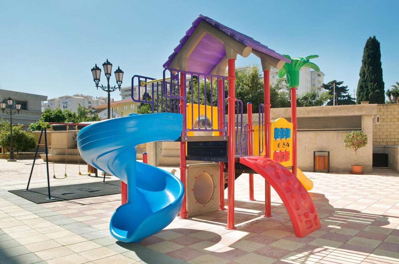 Apartamentos-Nuria-Sol-Sports-and-Entertainment-38