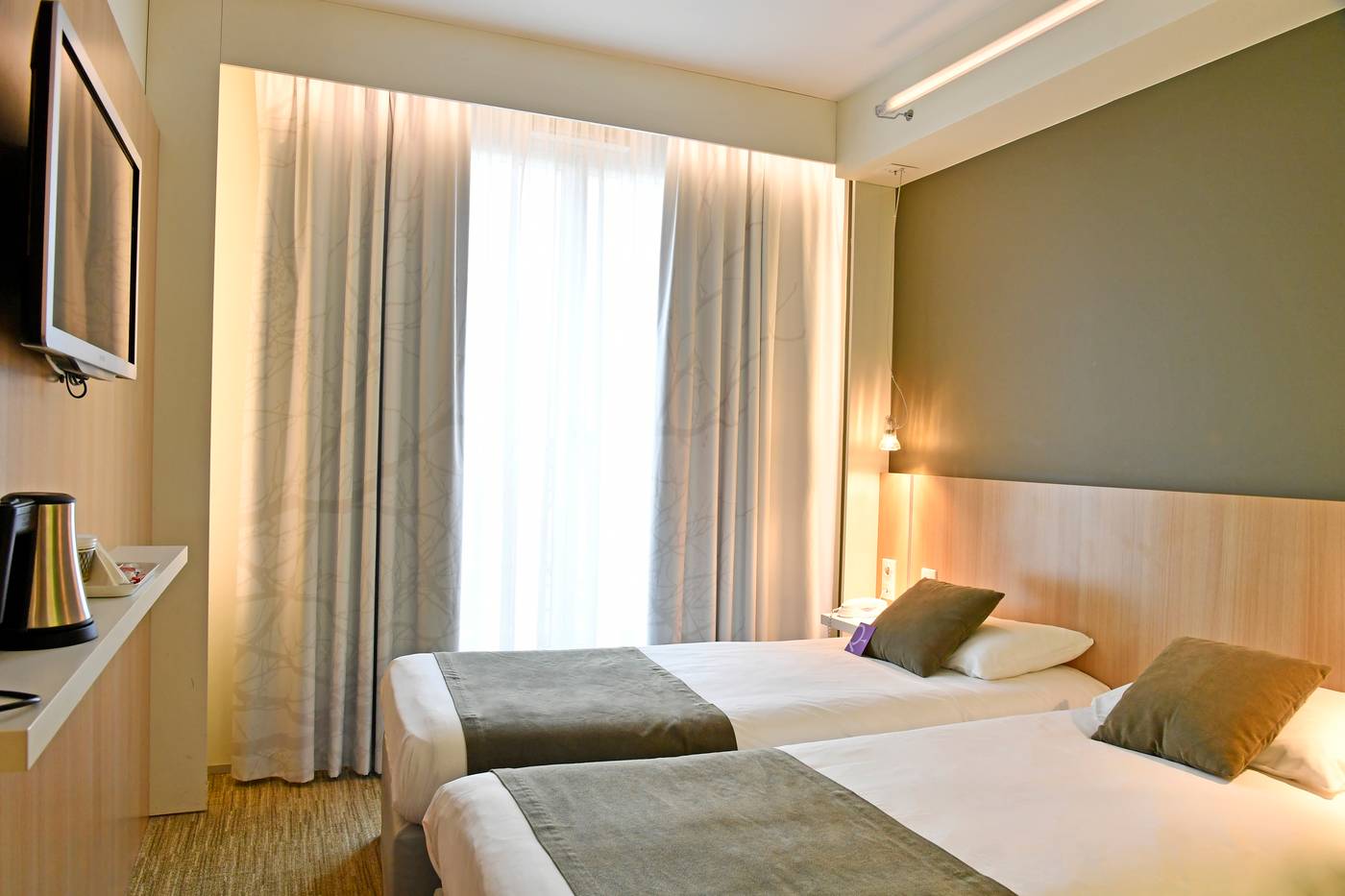 Mercure-Gare-Du-Nord-La-Fayette-Room-6