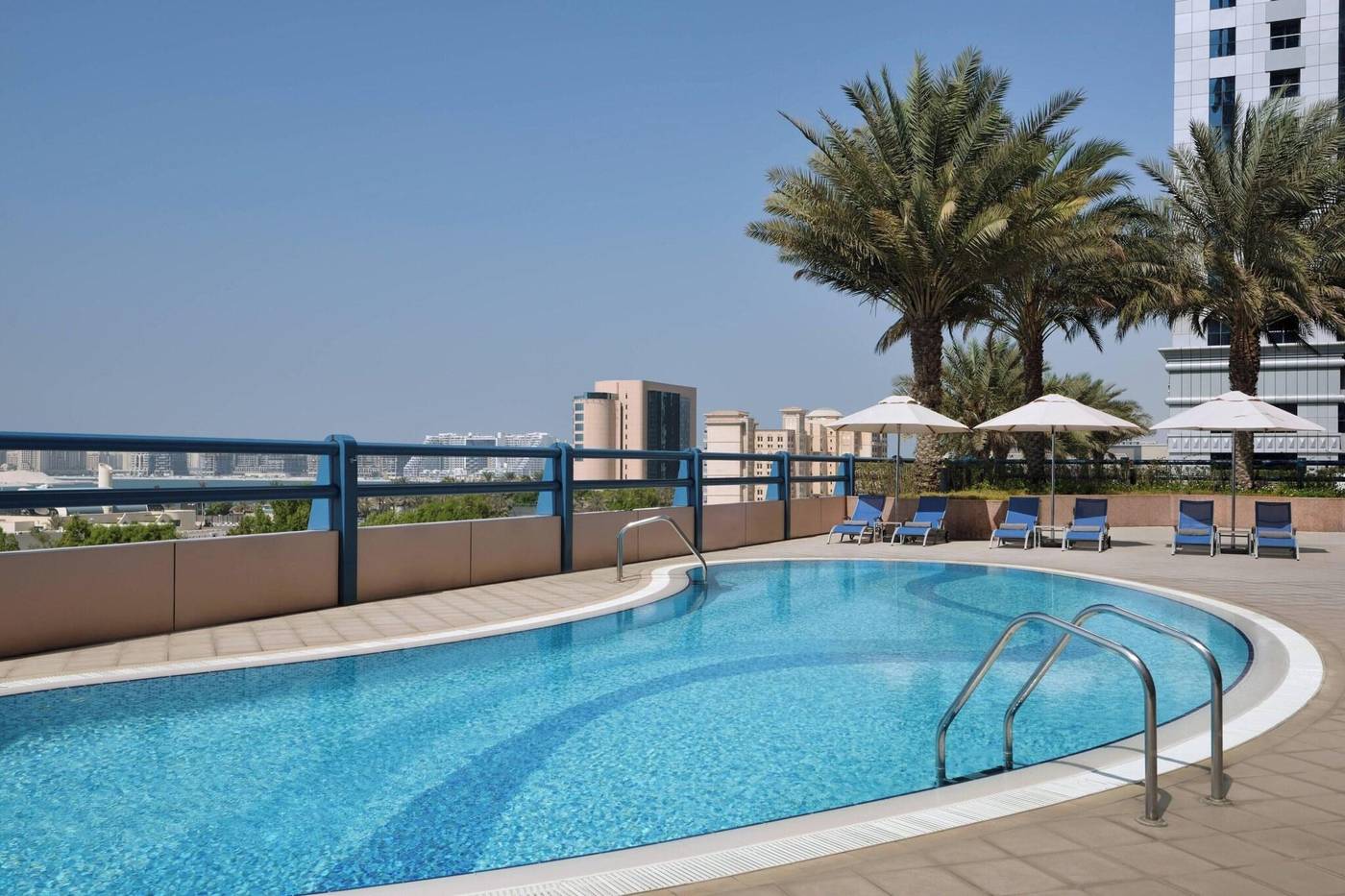 Dubai-Marriott-Harbour-Hotel---Suites-Pool-1