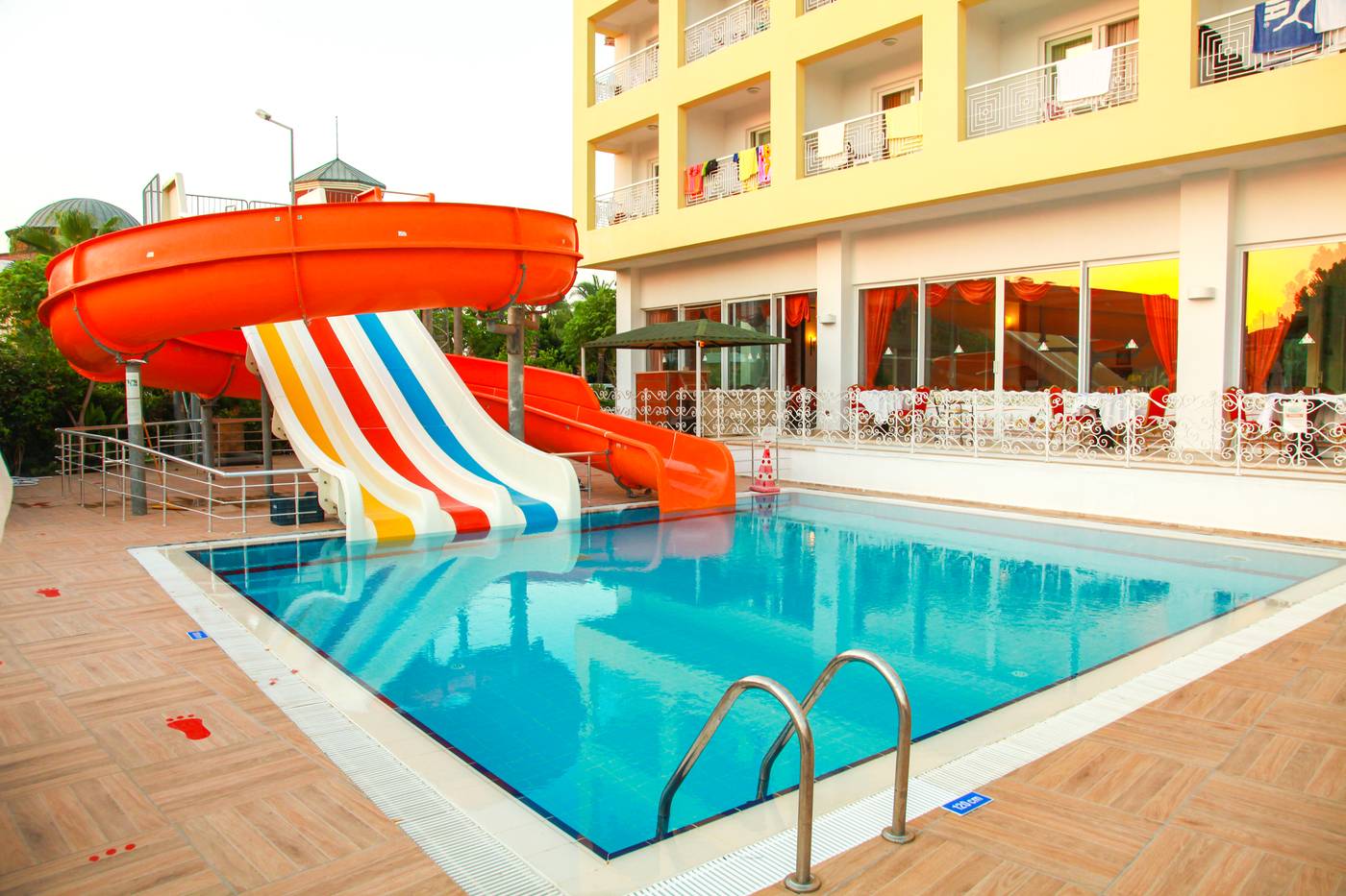 Pine-House-Hotel-Pool-2