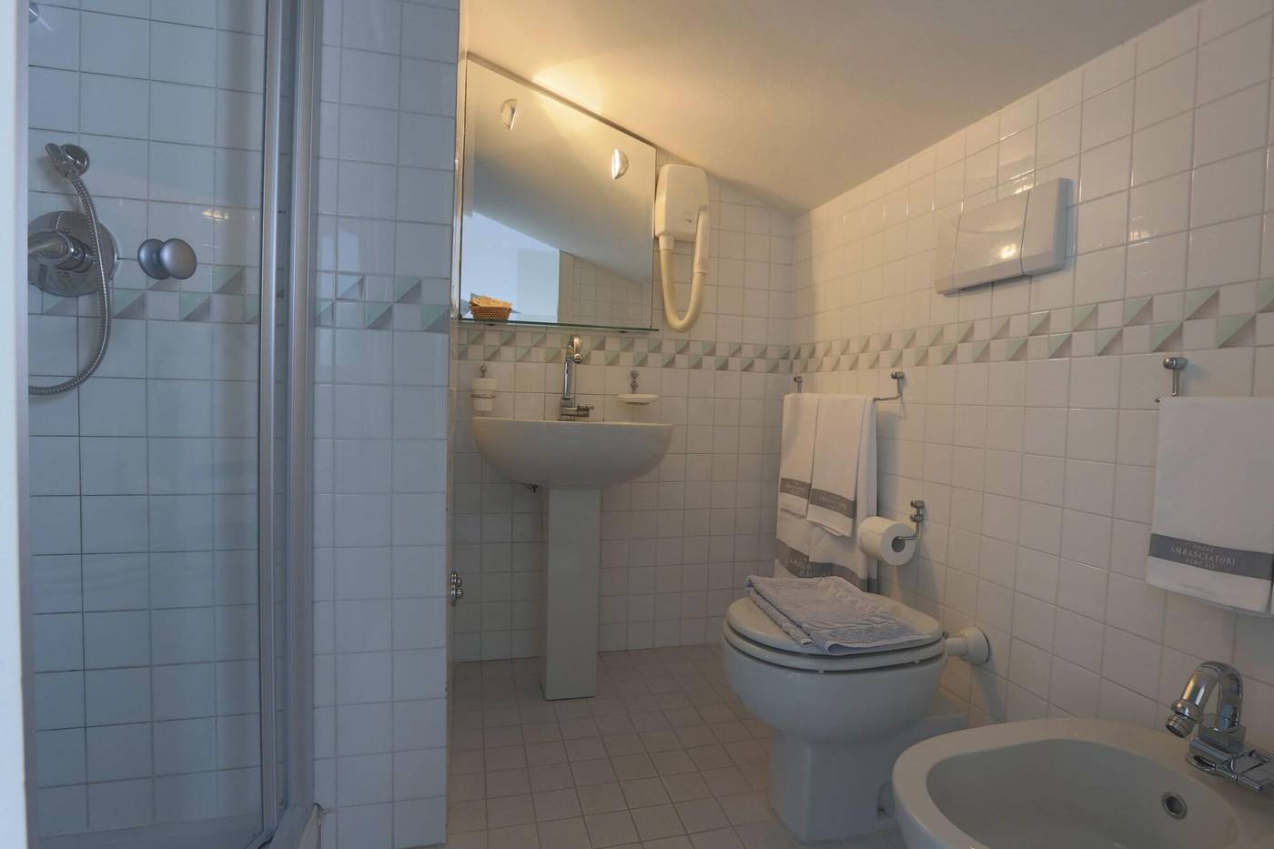 Hotel-Ambasciatori-Room-17