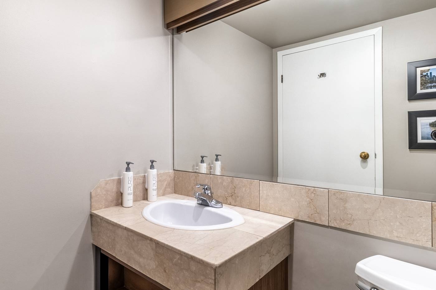 Atrium-Hotel-Vancouver-Room-55