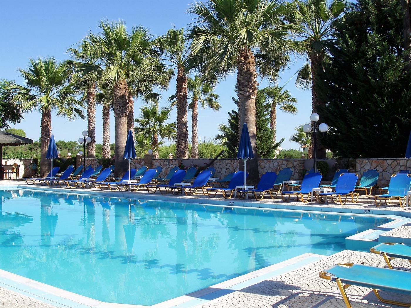 Paradise-Apartments-And-Studios-Room-5