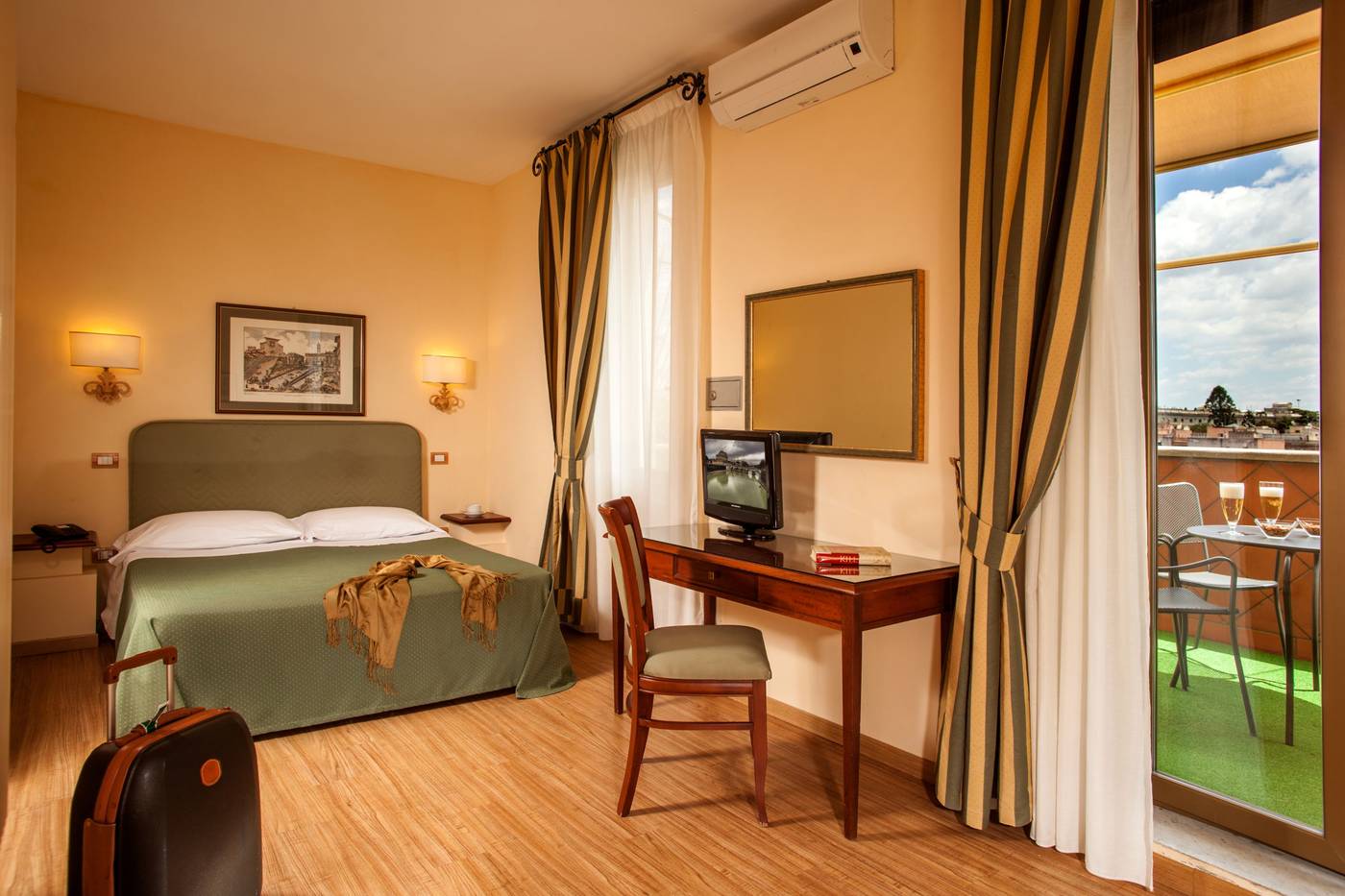 Hotel-Colosseum-Room-8