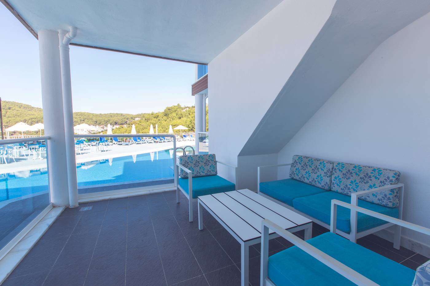 Garcia-Resort---Spa-Room-16