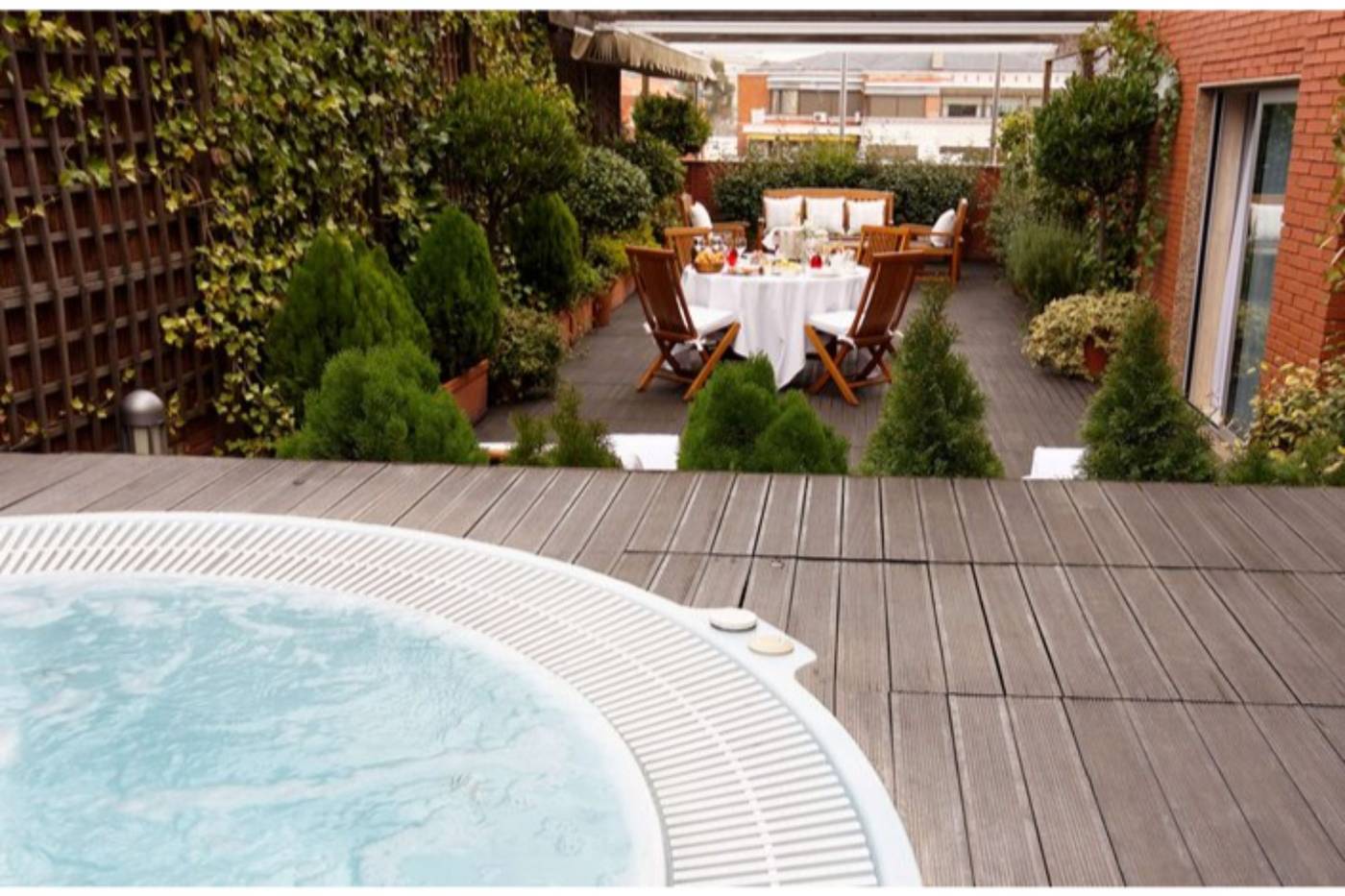 Hyatt-Regency-Hesperia-Madrid-Pool-10