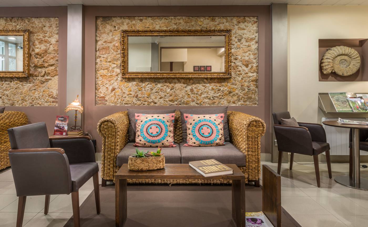 Alexandra-Aparthotel-Lobby-32