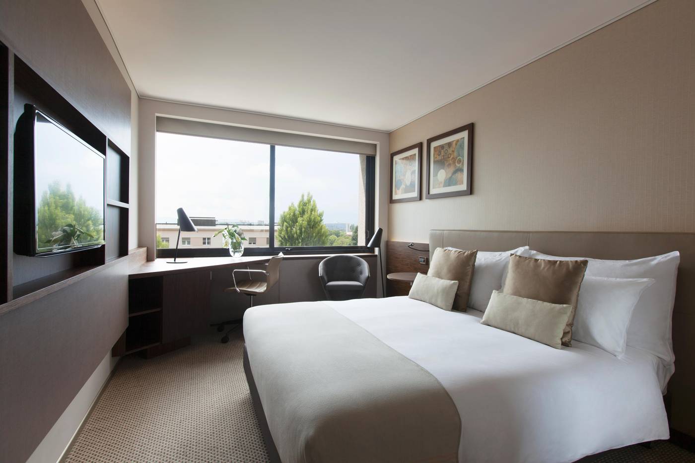 Crowne-Plaza-Geneva-Room-35