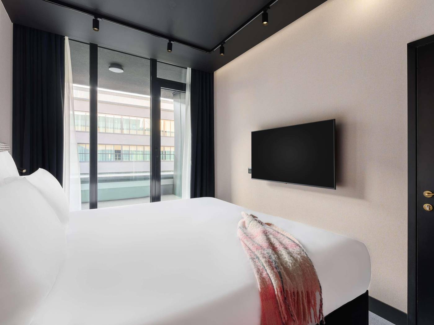 Tribe-Budapest-Stadium-Room-31