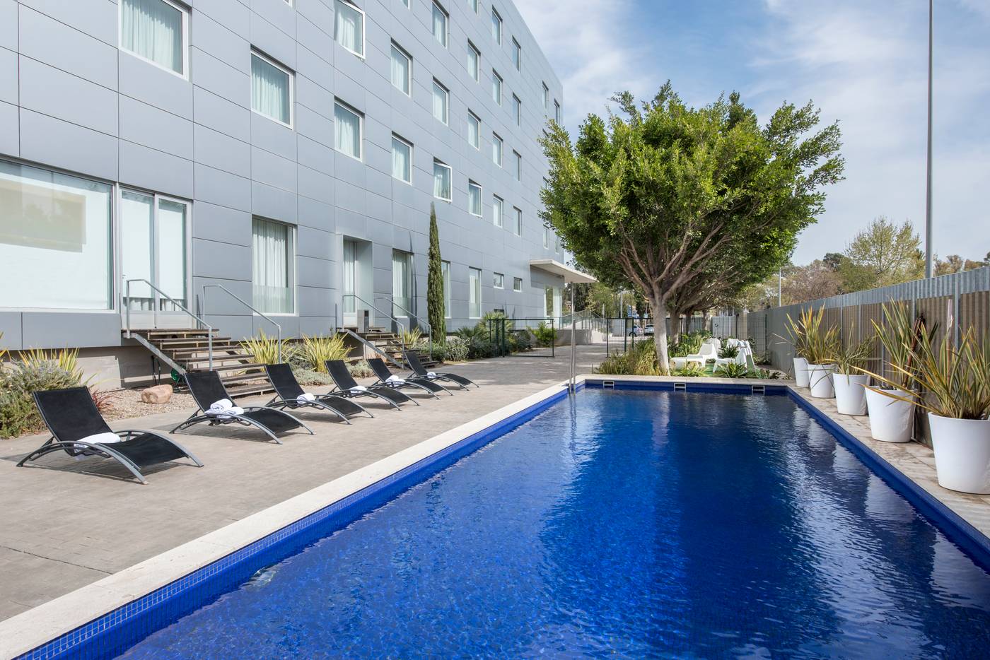 NH-Puerto-de-Sagunto-Pool-2