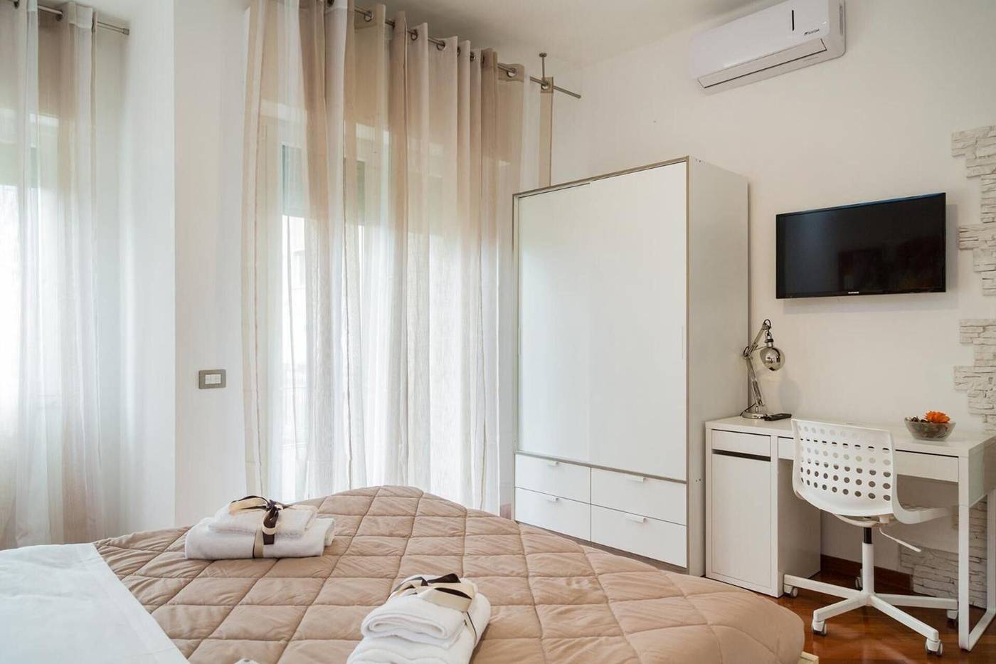 Donna Gina-Italy-MATERA-Room-6