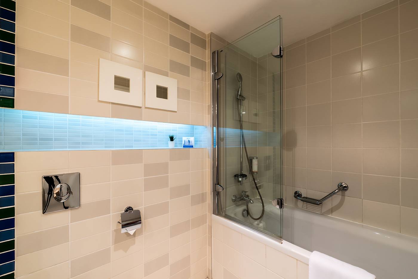 Atrium-Fashion-Hotel-Room-41