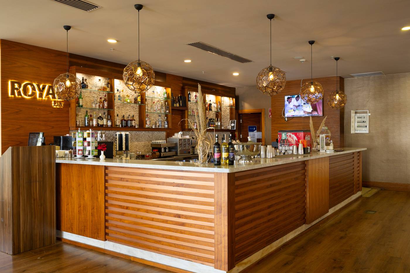 Ramada-Resort-by-Wyndham-Kusadasi---Golf-Bar-51