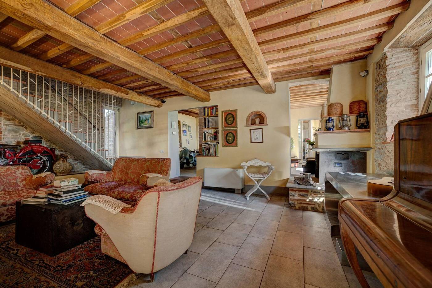 Relais-Del-Lago-Lobby-10