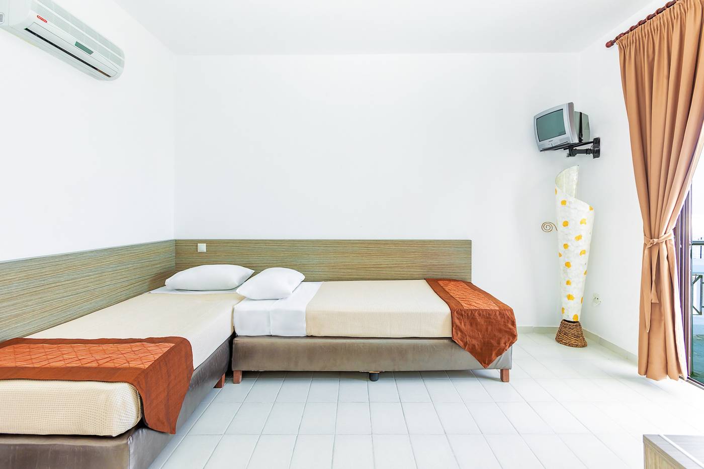 Dolphin-Beach-Hotel-Room-21