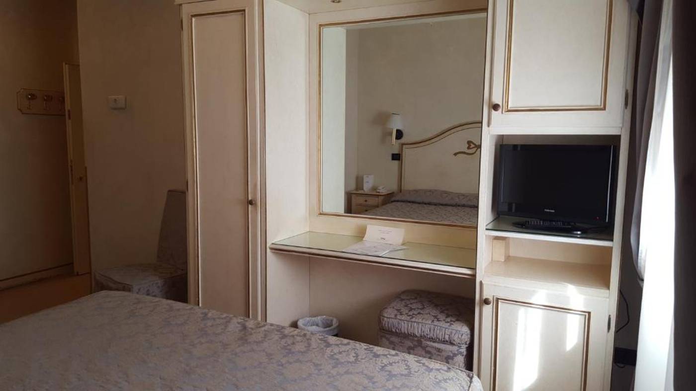 Hotel-Carlton-Capri-Room-12