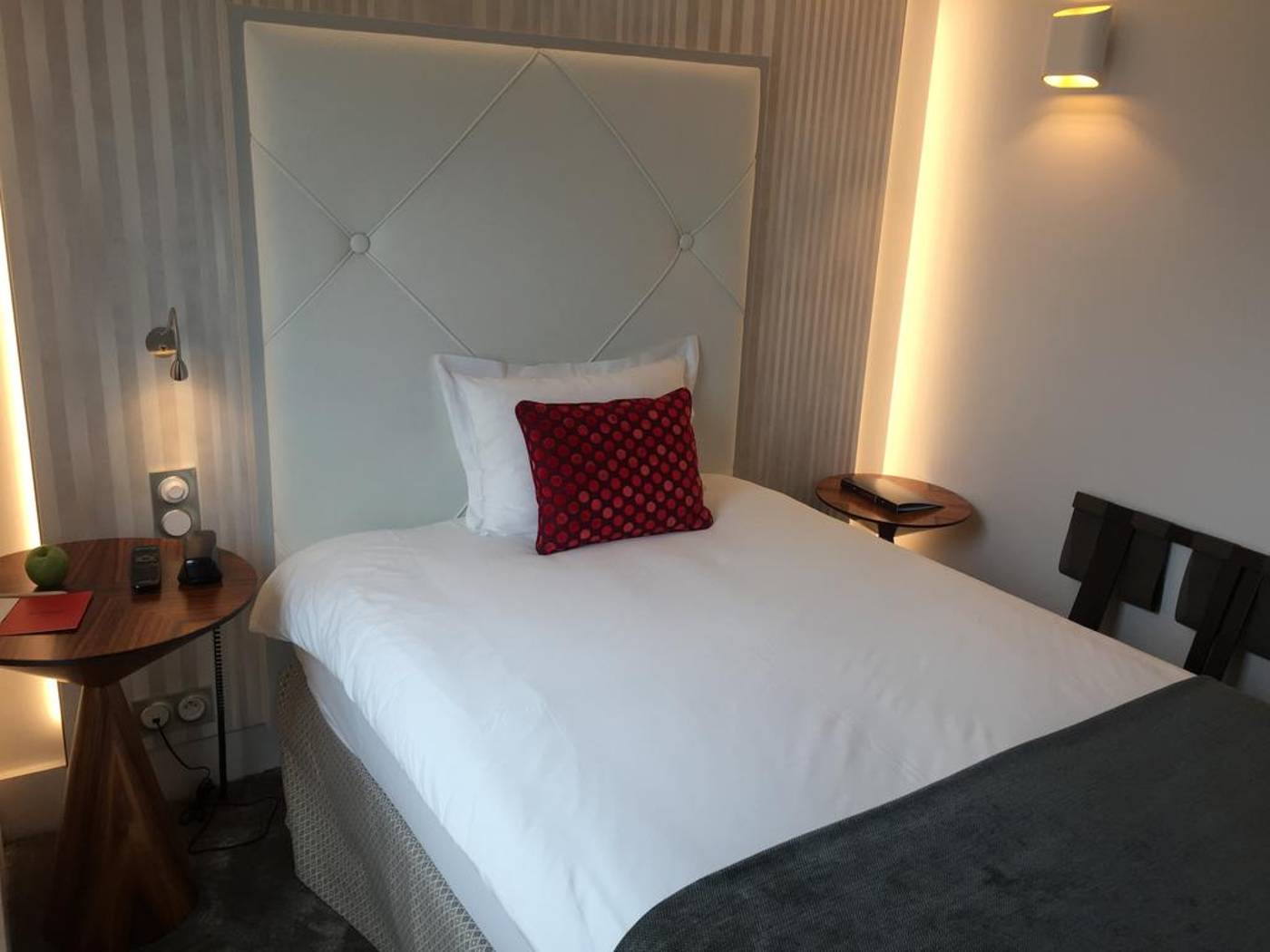 Le-Parisis-Hotel-Room-23