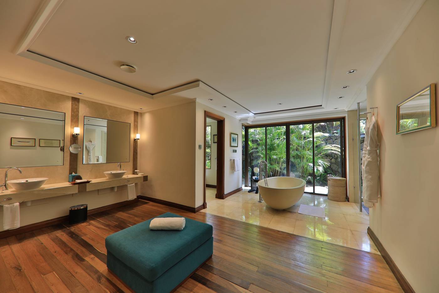 Maradiva Villas Resort & Spa