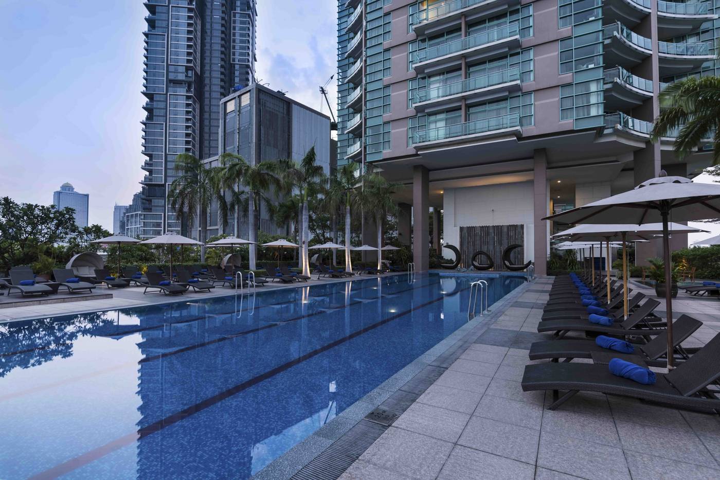 Chatrium-Hotel-Riverside-Bangkok-Pool-97