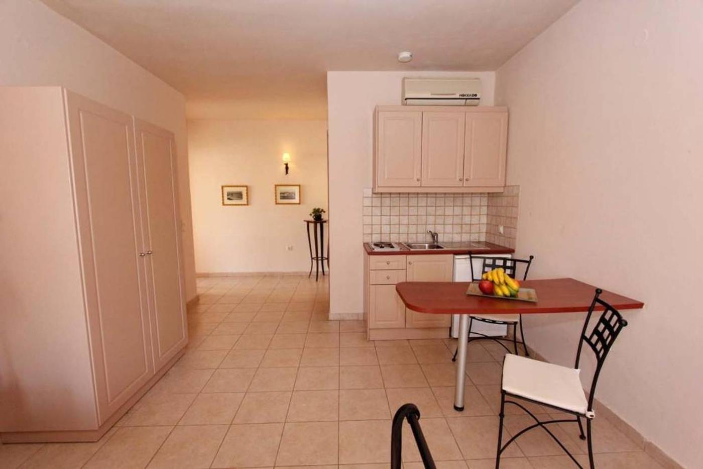 Lambrinos-Suites-Room-13