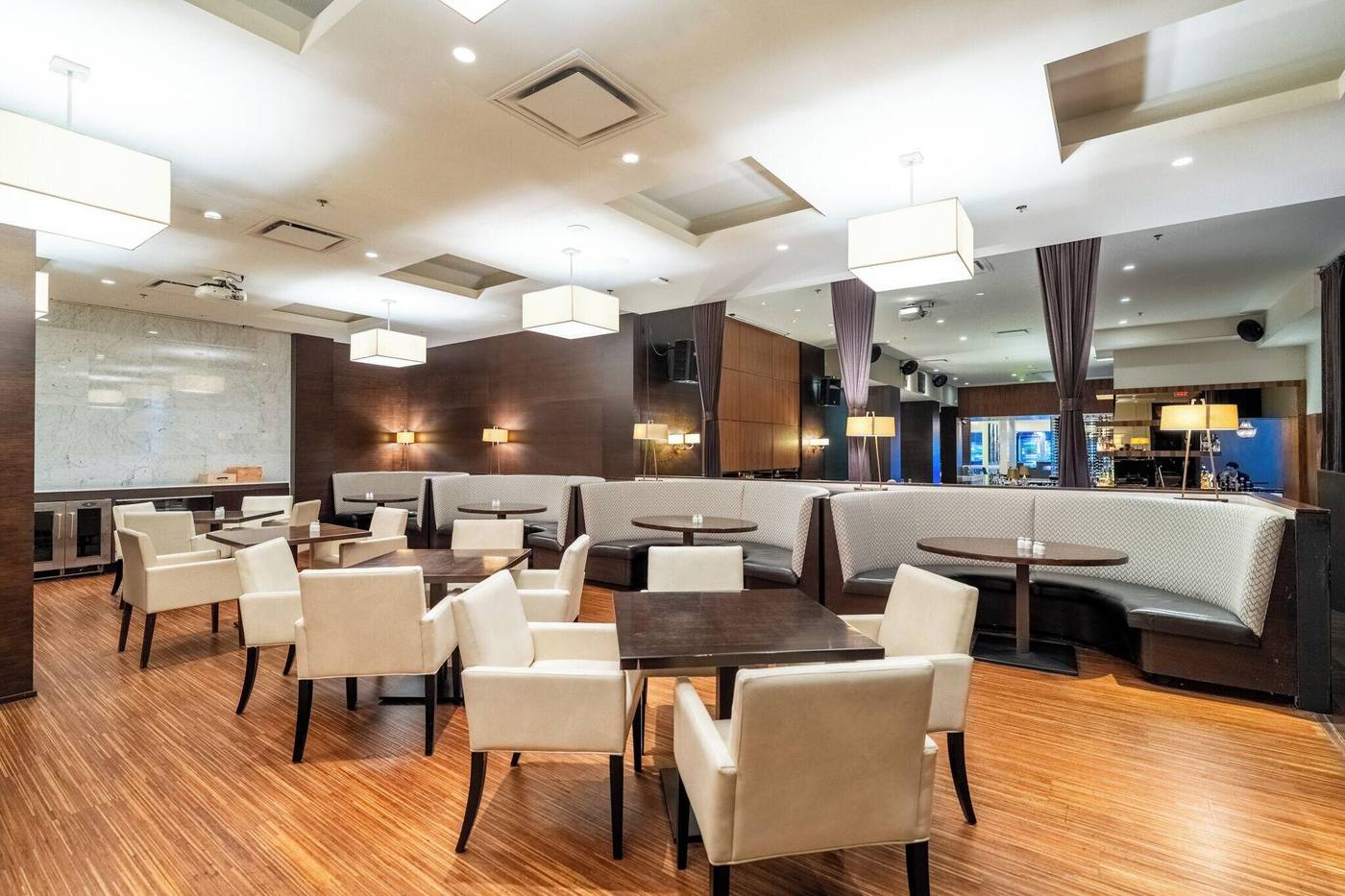 Century-Plaza-Hotel---Spa-Vancouver-Restaurant-13