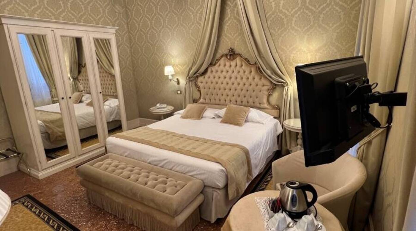 Al-Duca-Venezia-Room-32