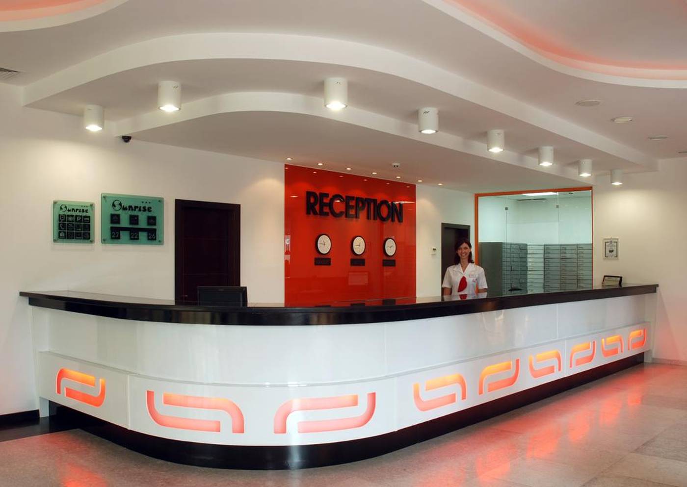 Primasol-Sunlight-Sunrise-Lobby-42