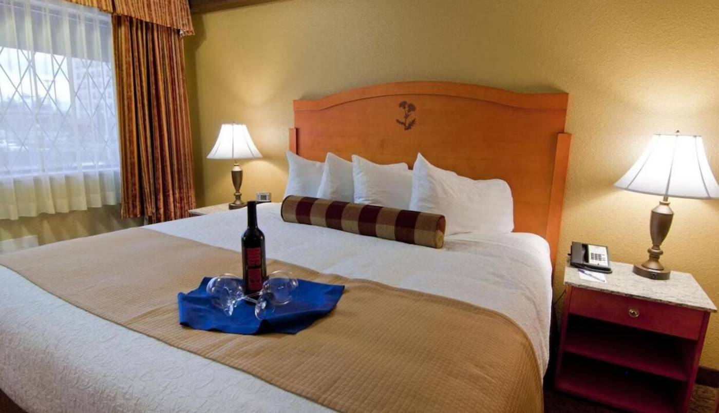 Abercorn-Hotel-Trademark-Collection-by-Wyndham-Room-15