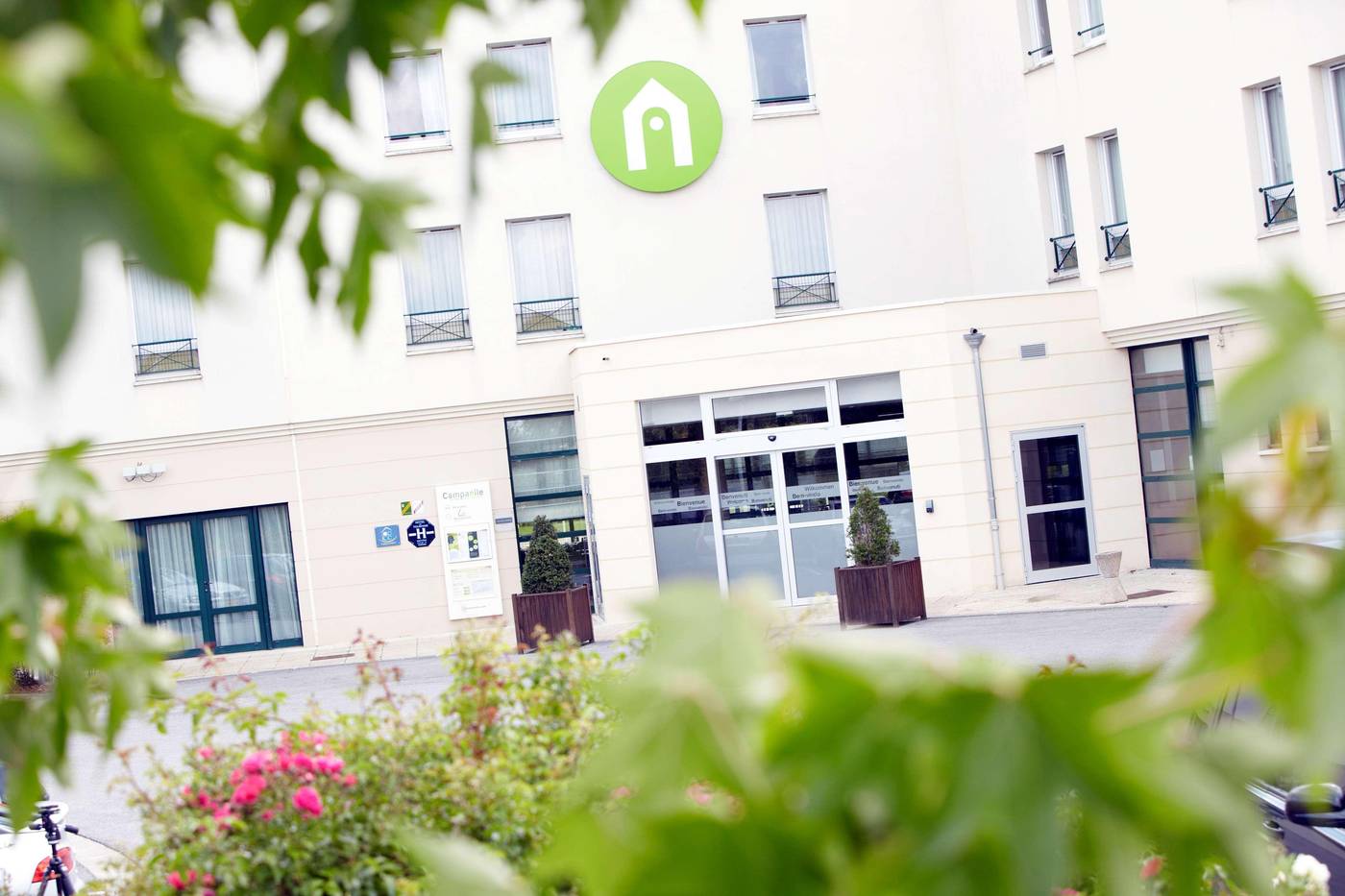 CAMPANILE-MARNE-LA-VALLEE--------Bussy-Saint-Georges-General-view-8