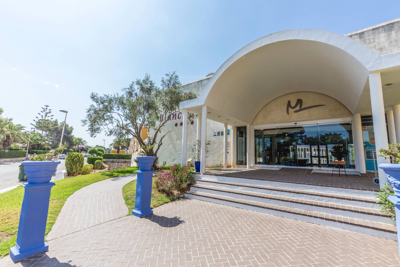 Vacances-Menorca-Resort-Lobby-20