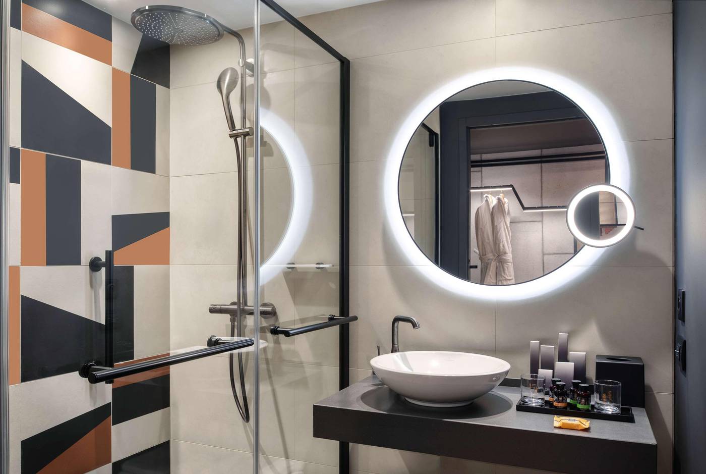 Canopy-By-Hilton-Paris-Eiffel-Tower-Room-42