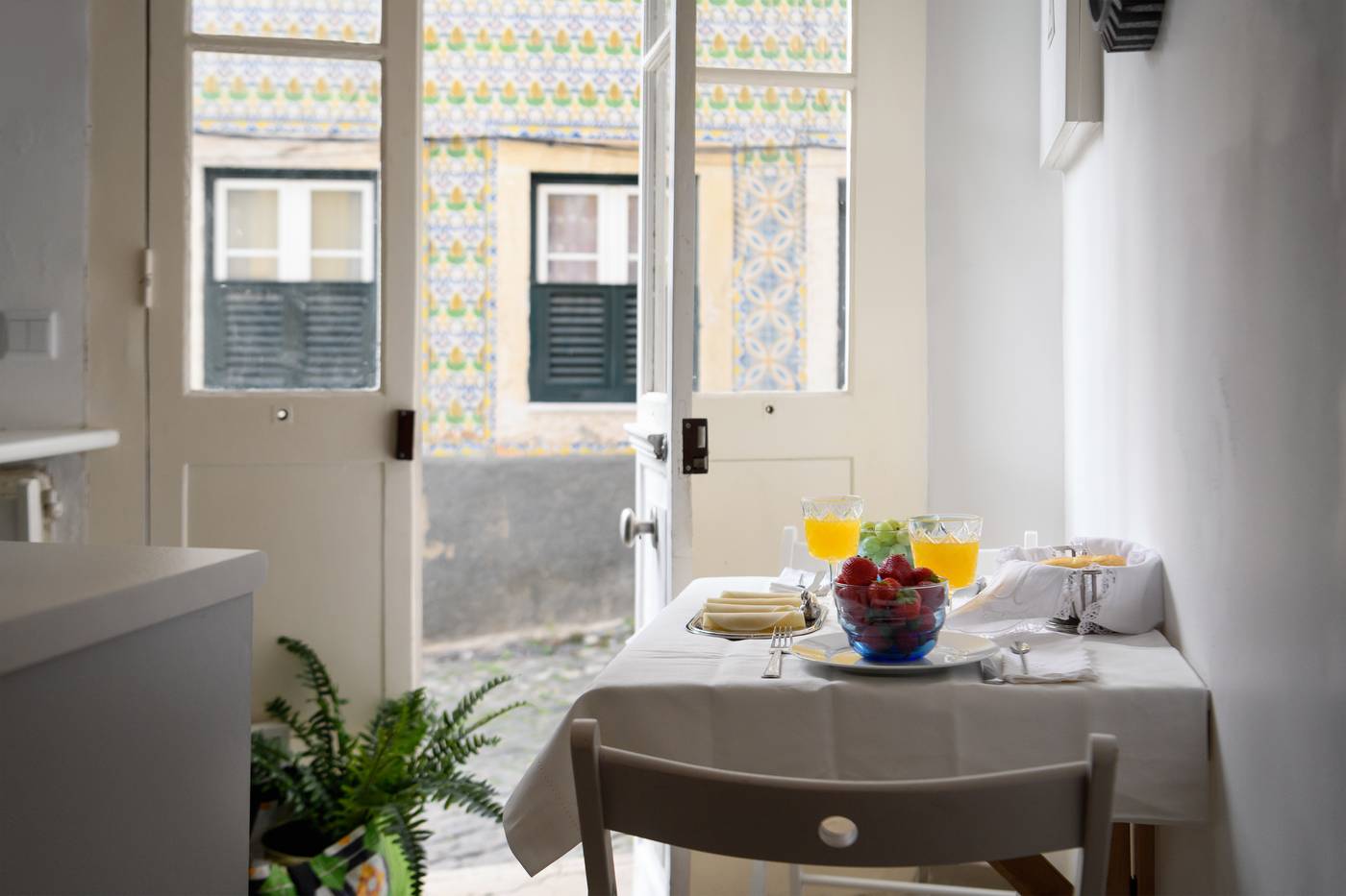 Alfama-Yellow-House-Room-7