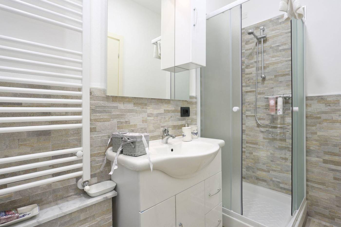 B-B-Pergola-House-Room-17