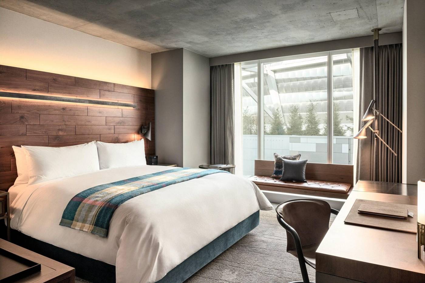 the-DOUGLAS--Autograph-Collection-Room-38