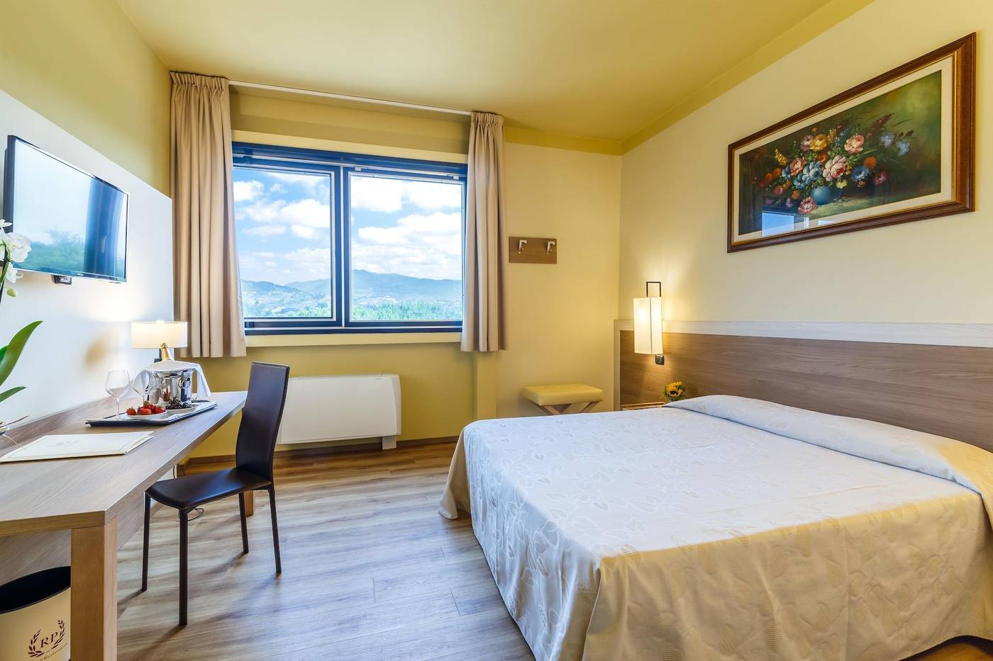 Country-Club-Room-10