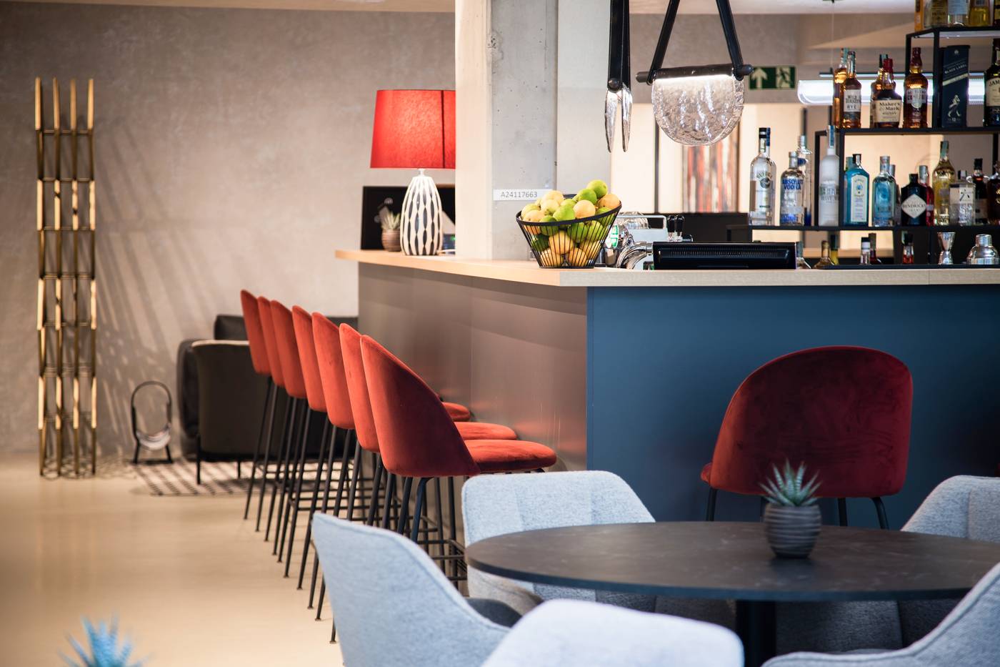 The-Amberlyn-Suite-Hotel-Bar-16